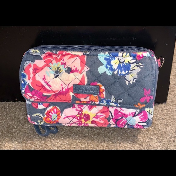 Vera Bradley Handbags - Vera Bradley All-In-One Crossbody Vera Bradley Handbags - Vera Bradley All-In-One Crossbody